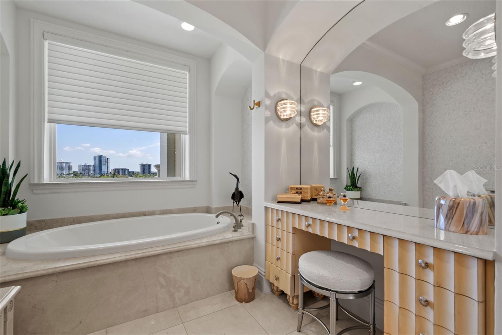 464 GOLDEN GATE PT #703