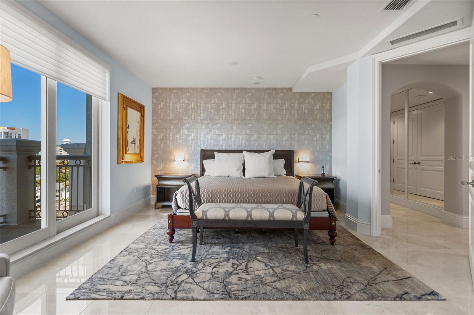 464 GOLDEN GATE PT #703