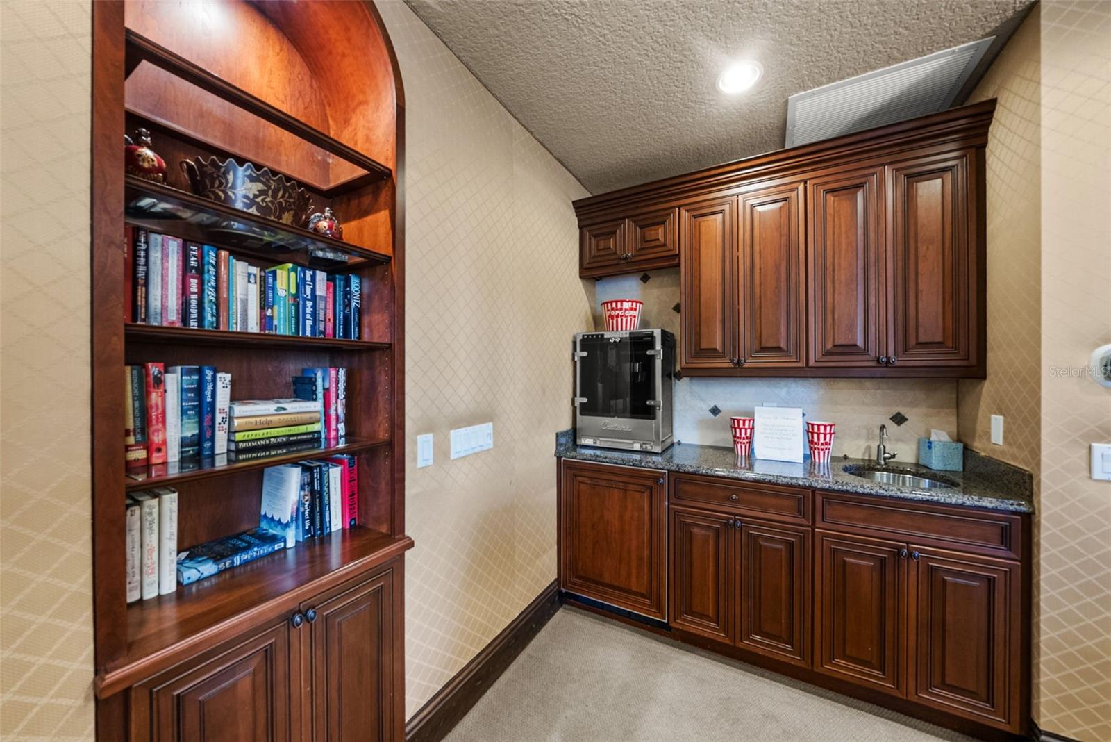 464 GOLDEN GATE PT #703