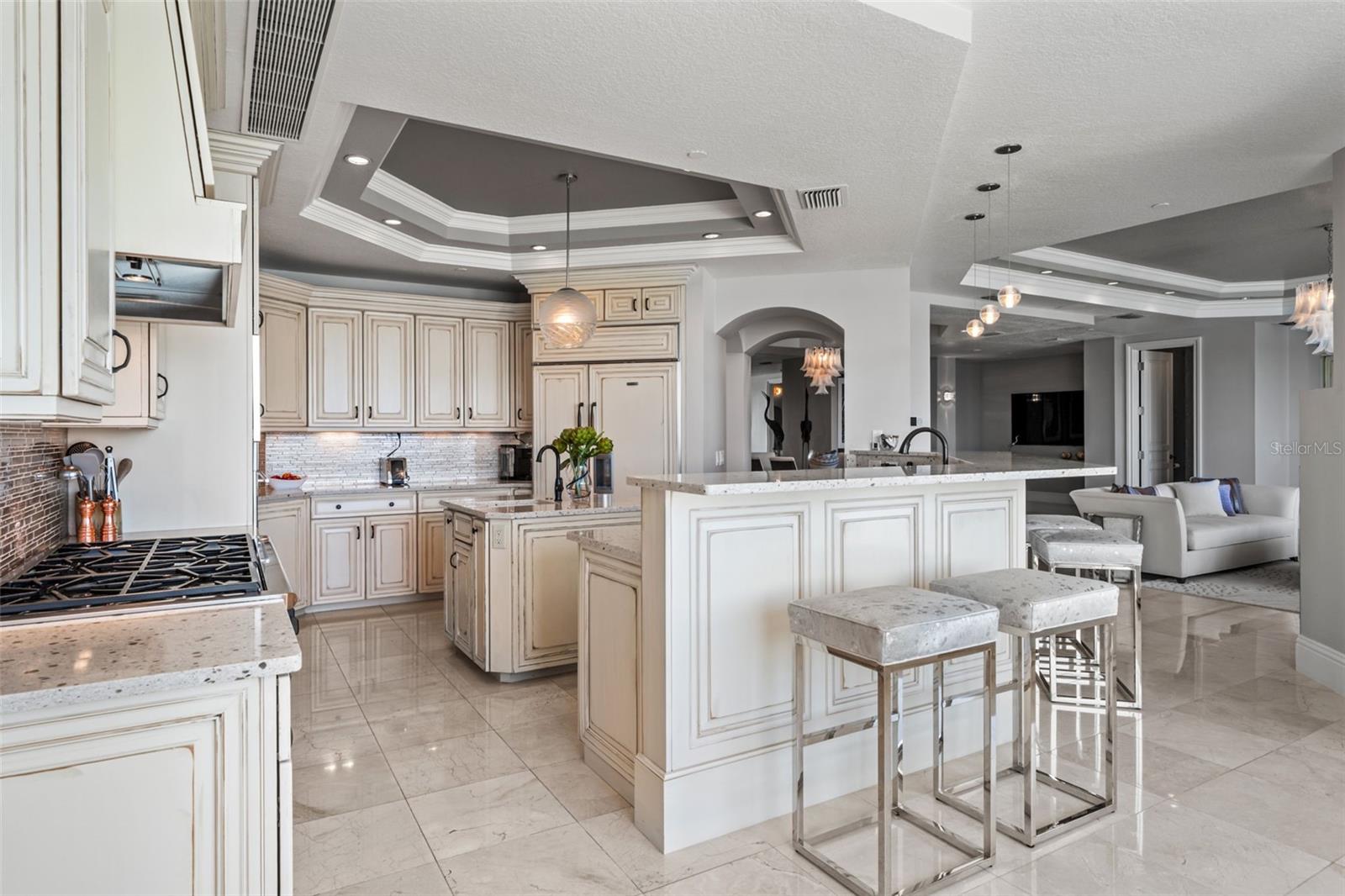 464 GOLDEN GATE PT #703