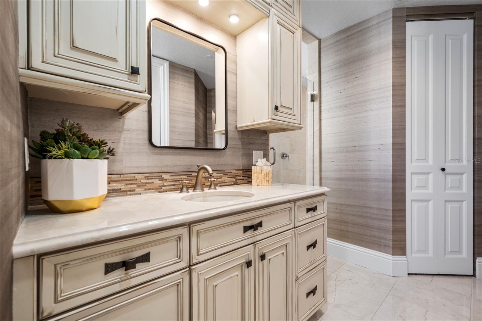 464 GOLDEN GATE PT #703