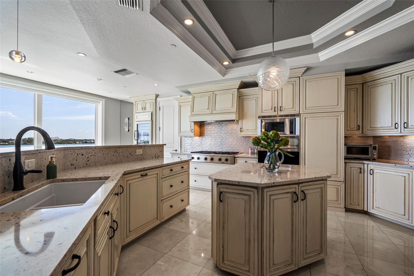 464 GOLDEN GATE PT #703