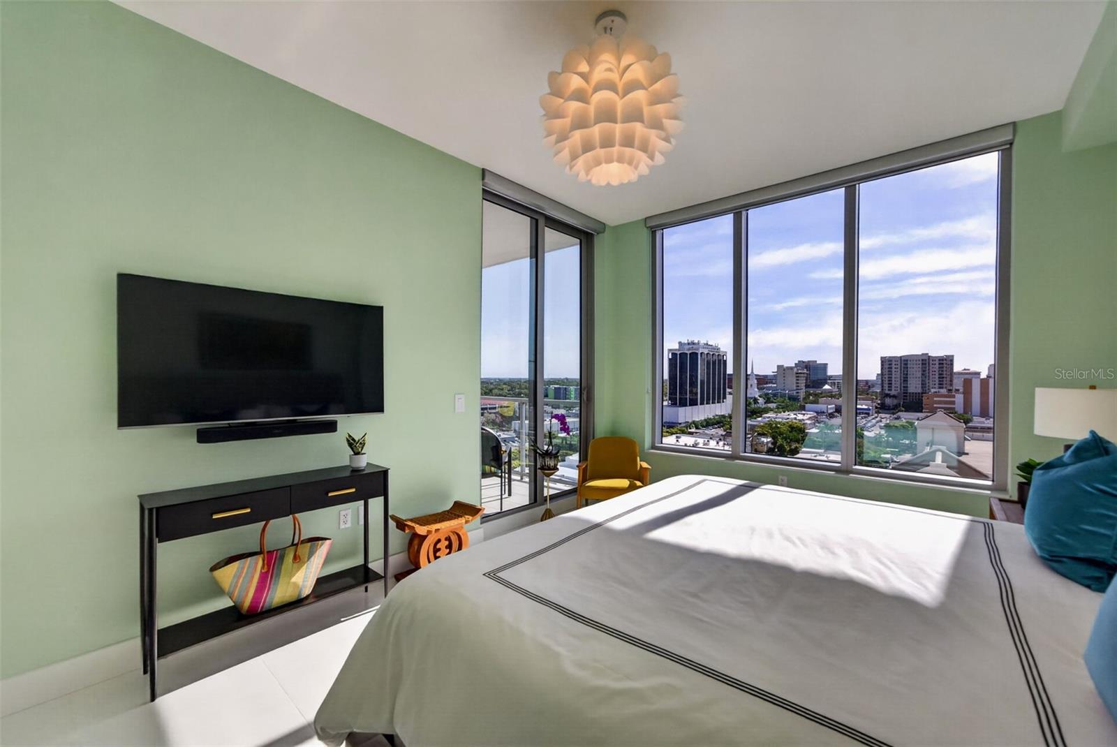 111 S PINEAPPLE AVE #904