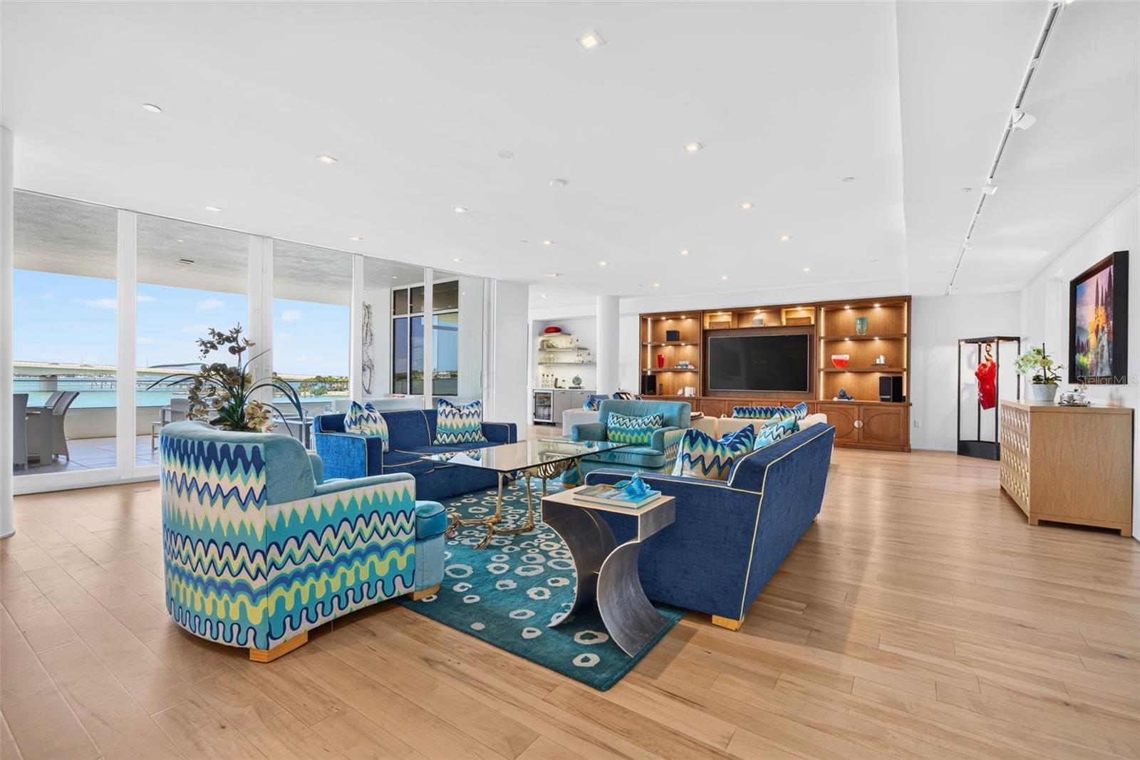 280 GOLDEN GATE PT #300