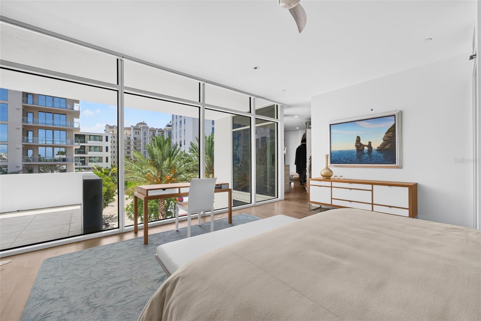 280 GOLDEN GATE PT #300