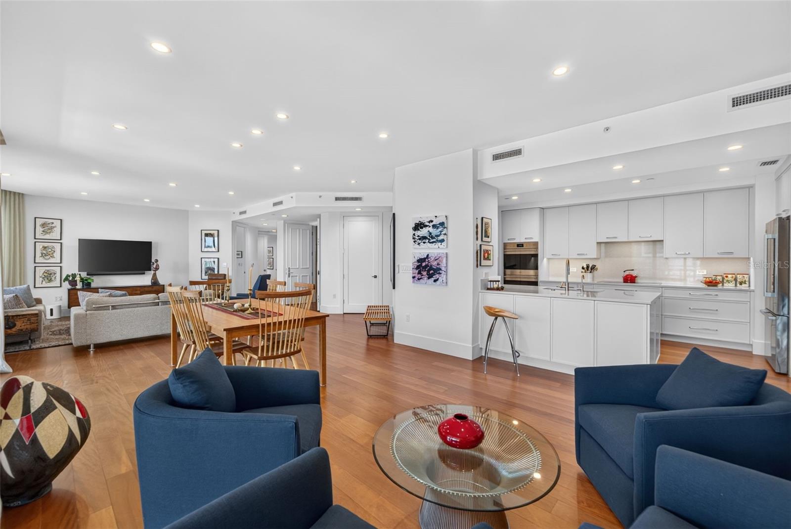 35 WATERGATE DR #1104