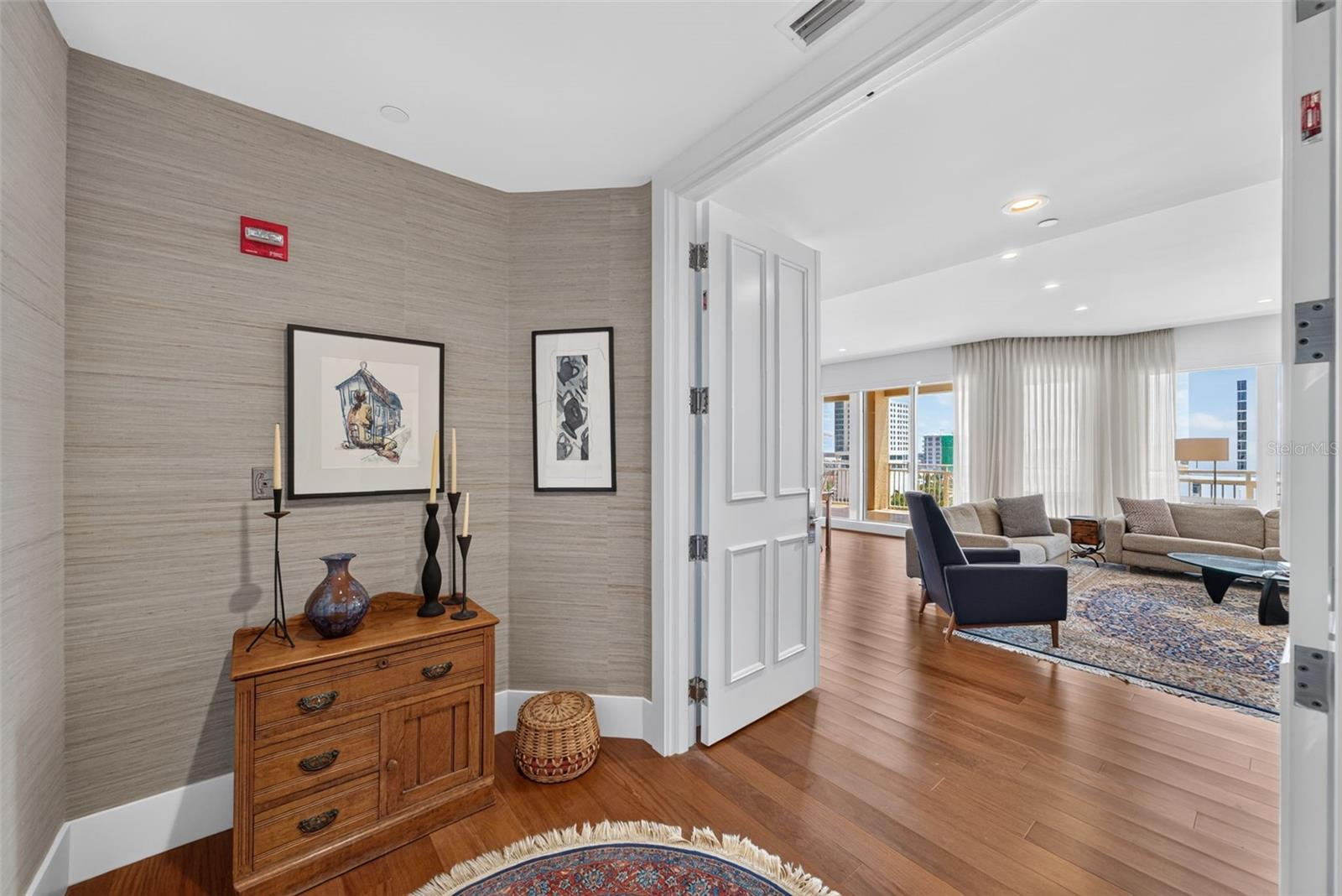35 WATERGATE DR #1104