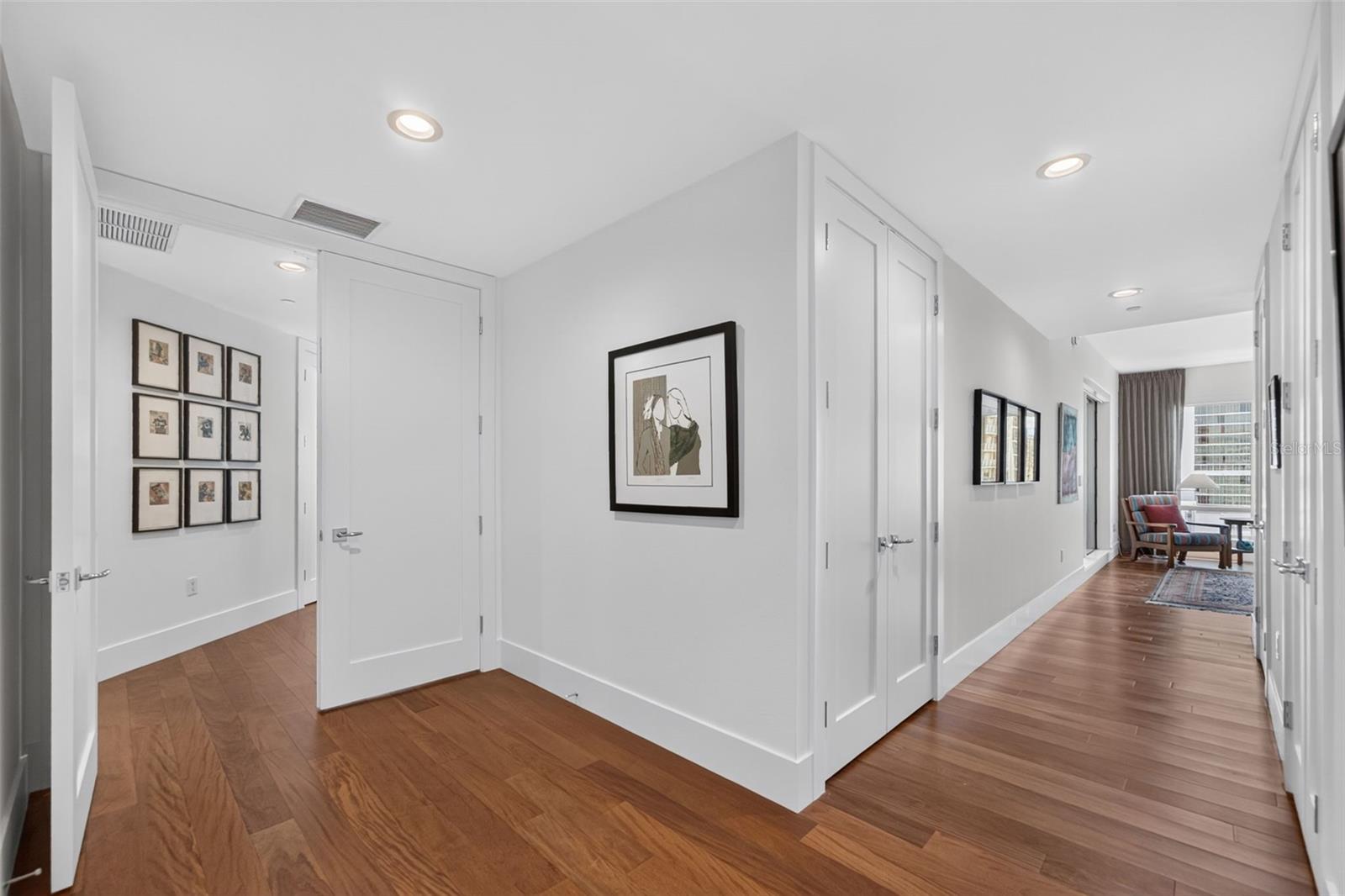 35 WATERGATE DR #1104