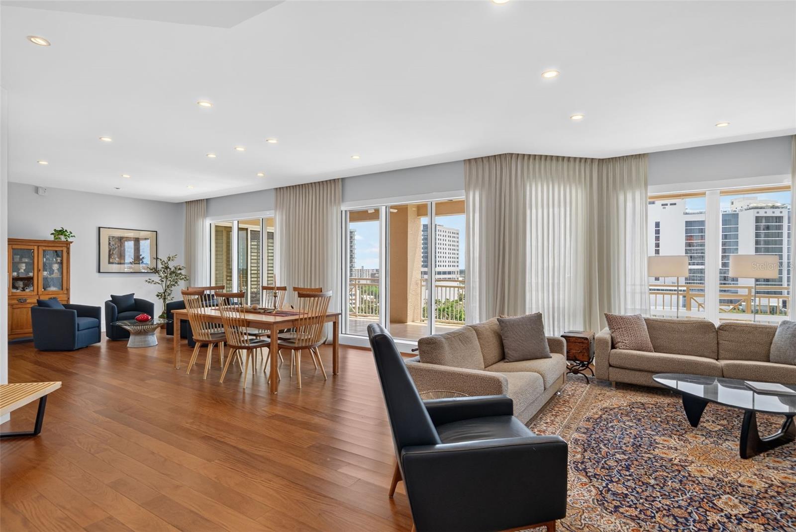 35 WATERGATE DR #1104