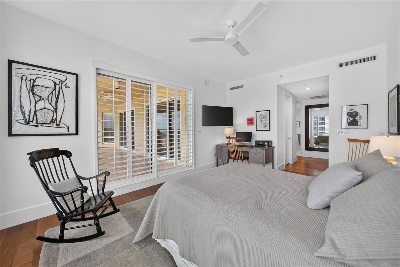 35 WATERGATE DR #1104