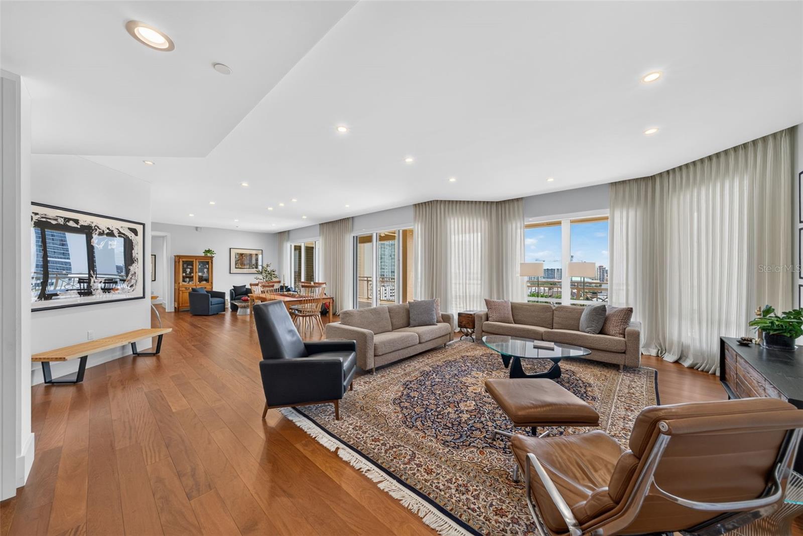 35 WATERGATE DR #1104