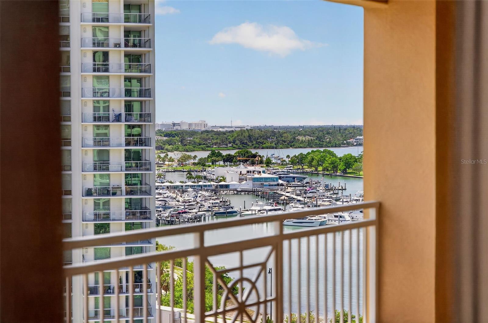 35 WATERGATE DR #1104