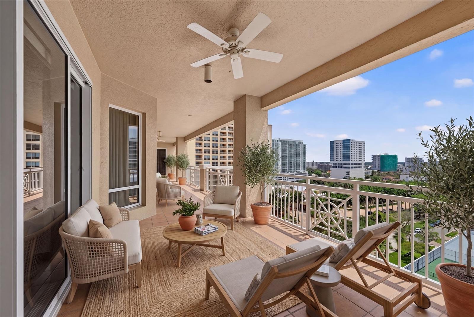 35 WATERGATE DR #1104