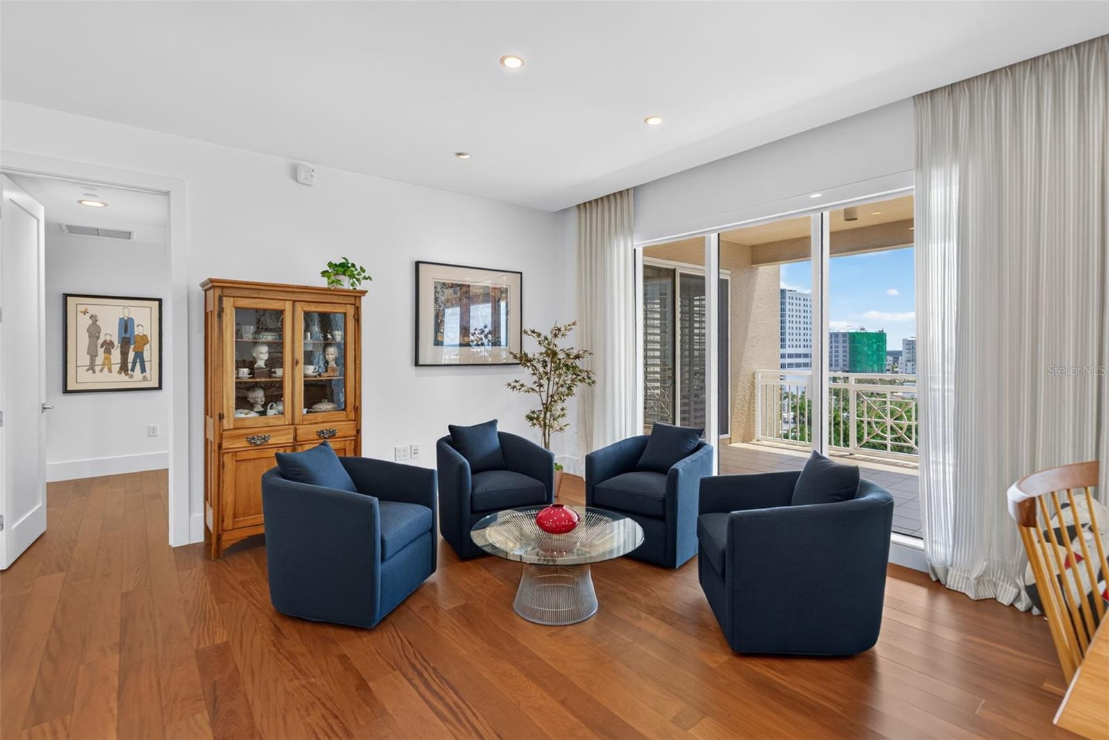 35 WATERGATE DR #1104