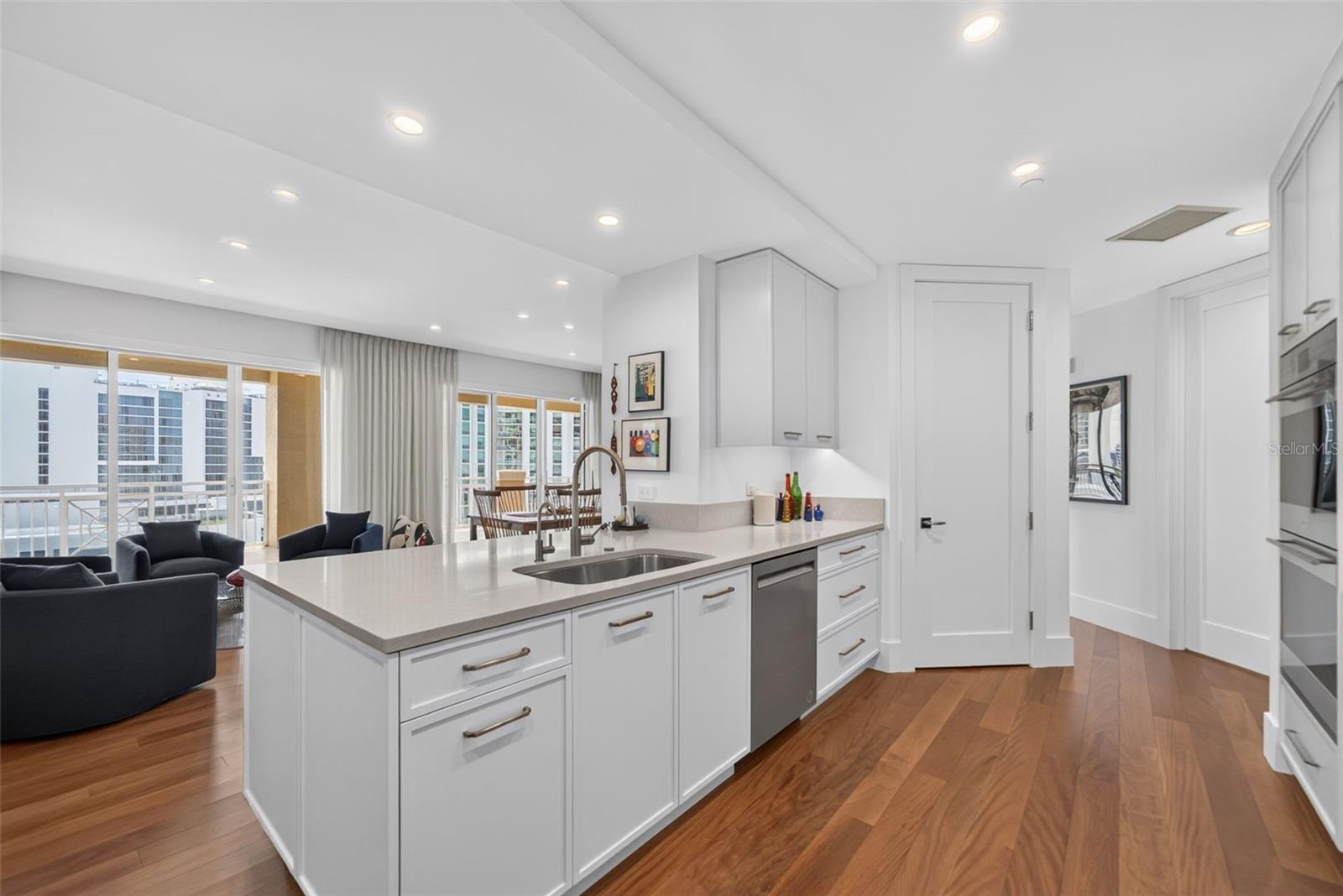35 WATERGATE DR #1104