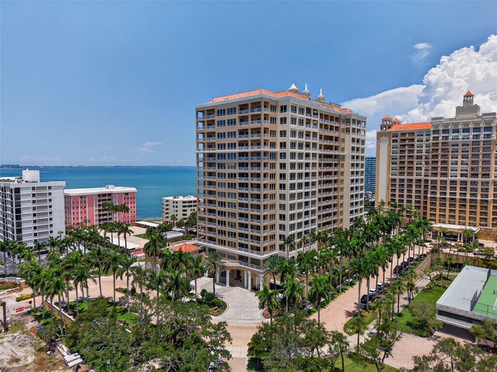 35 WATERGATE DR #1104