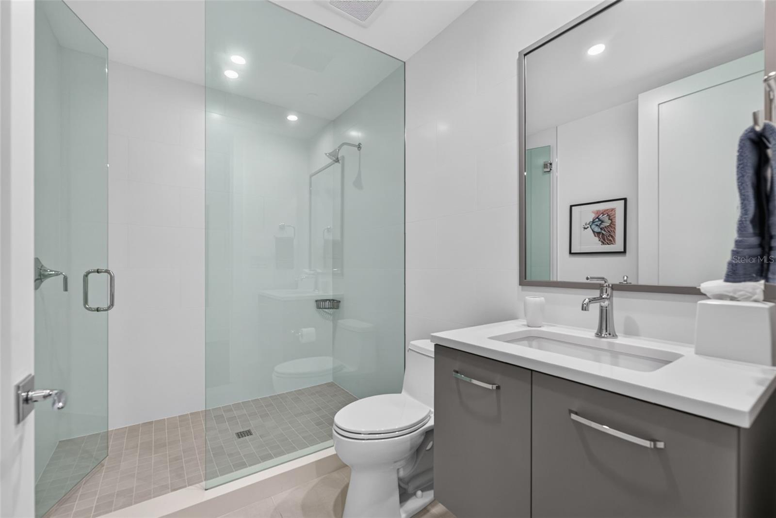 35 WATERGATE DR #1104