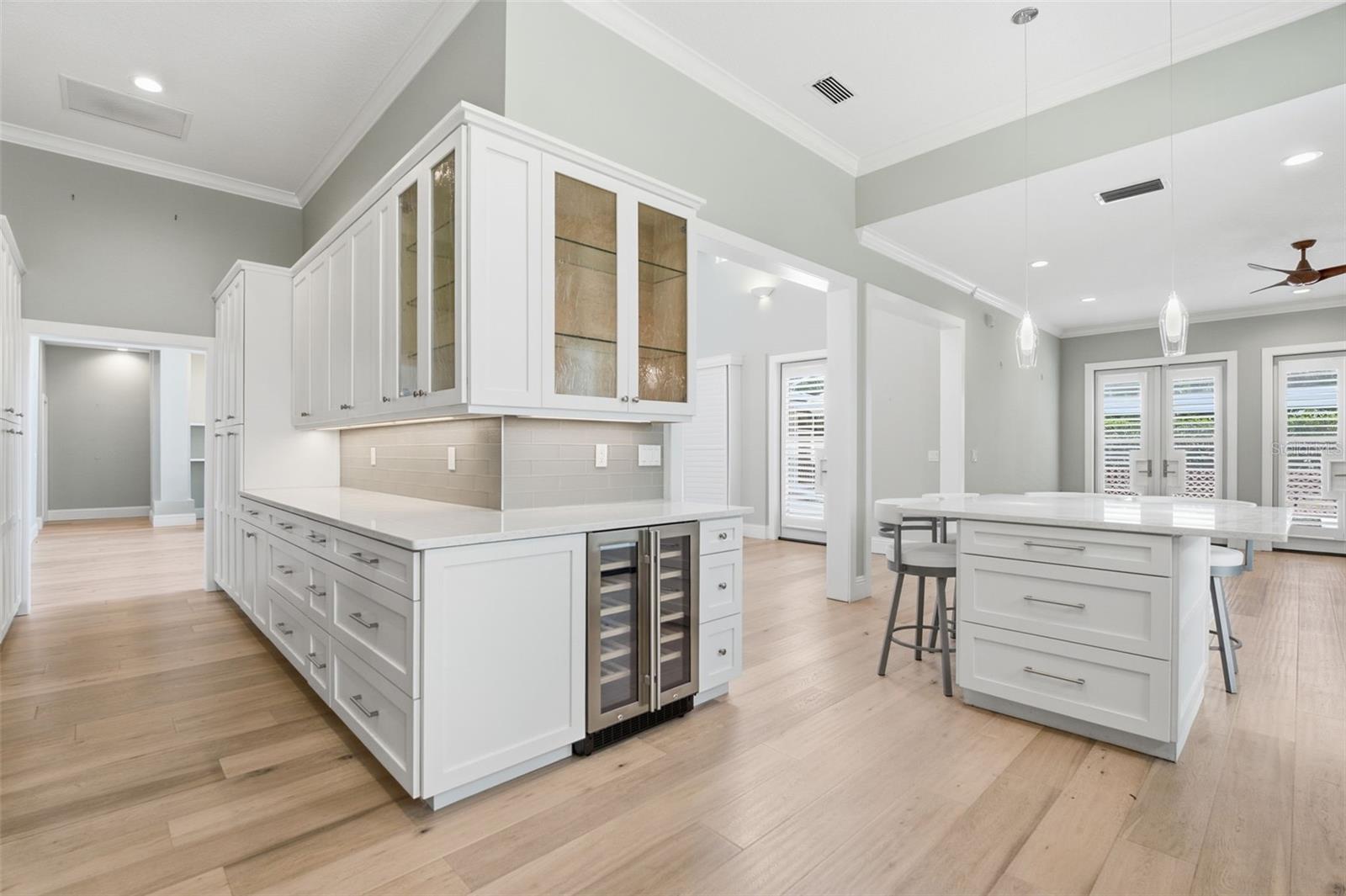 1511 N LAKE SHORE DR