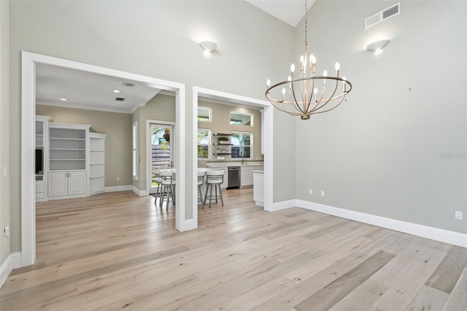 1511 N LAKE SHORE DR