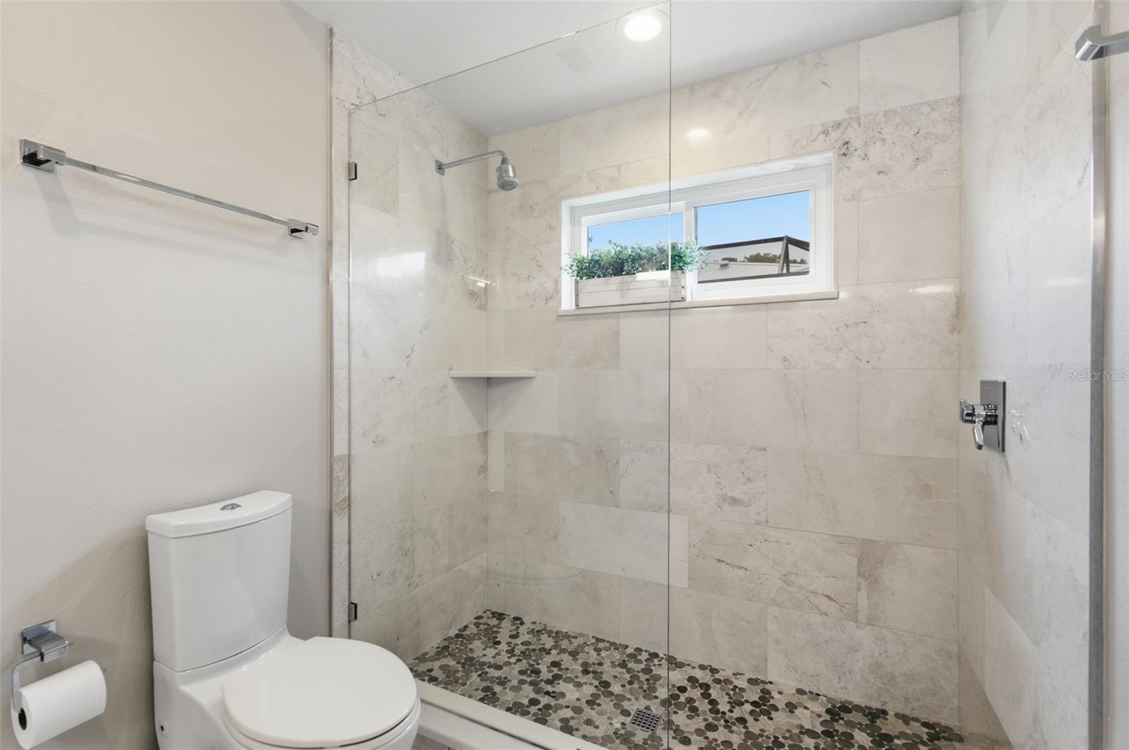 1511 N LAKE SHORE DR