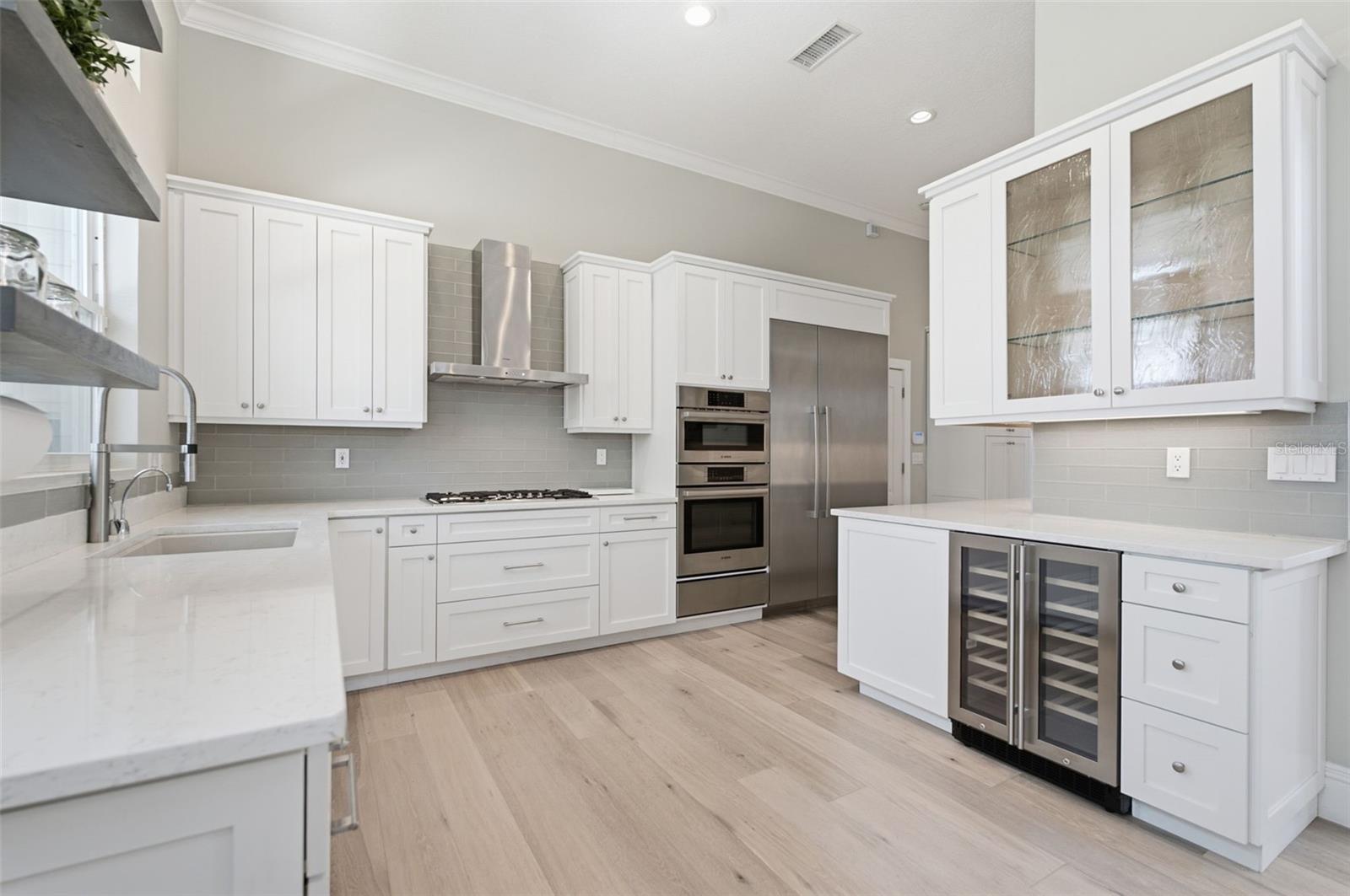 1511 N LAKE SHORE DR