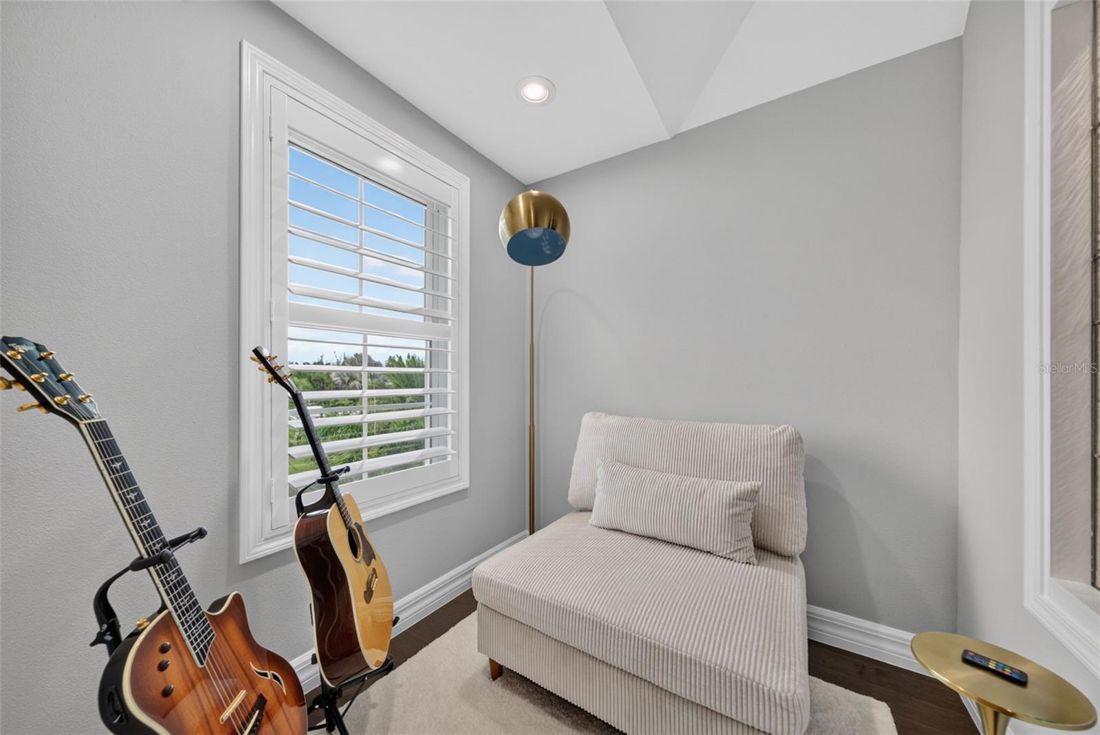 70 ISLAND CIR