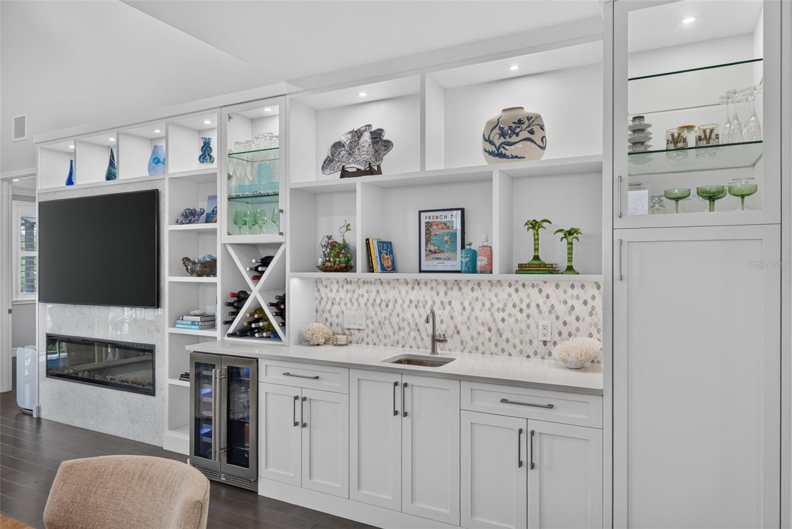 70 ISLAND CIR
