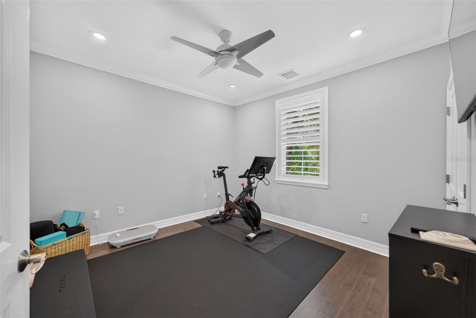 70 ISLAND CIR