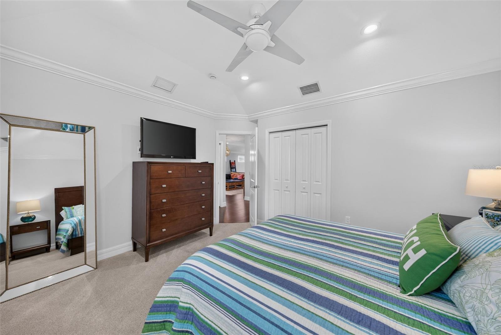 70 ISLAND CIR