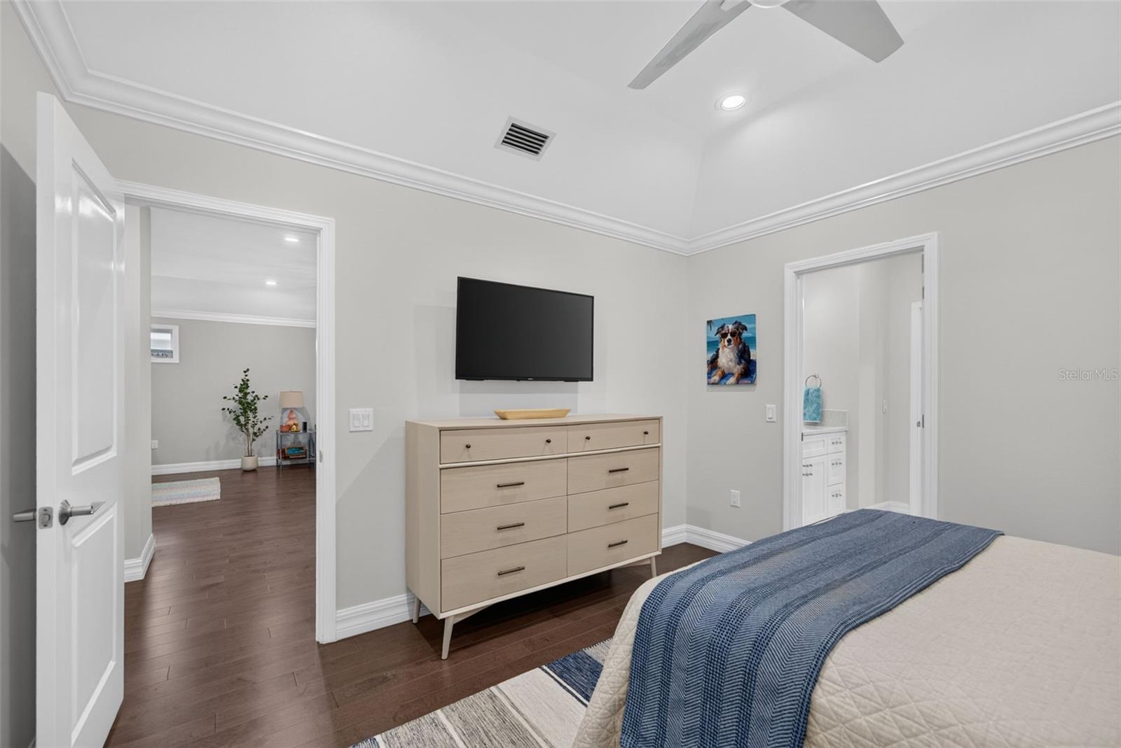 70 ISLAND CIR