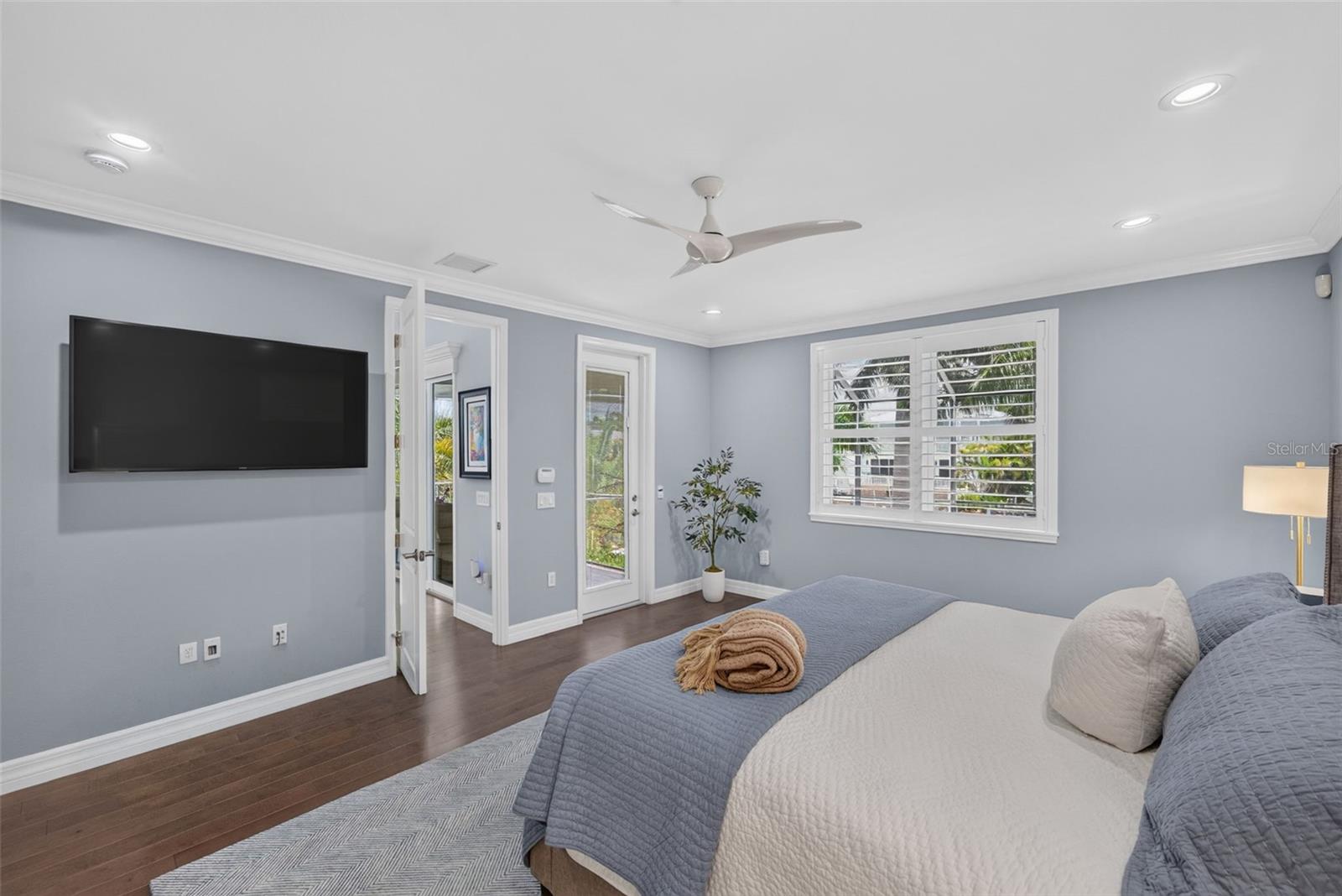 70 ISLAND CIR