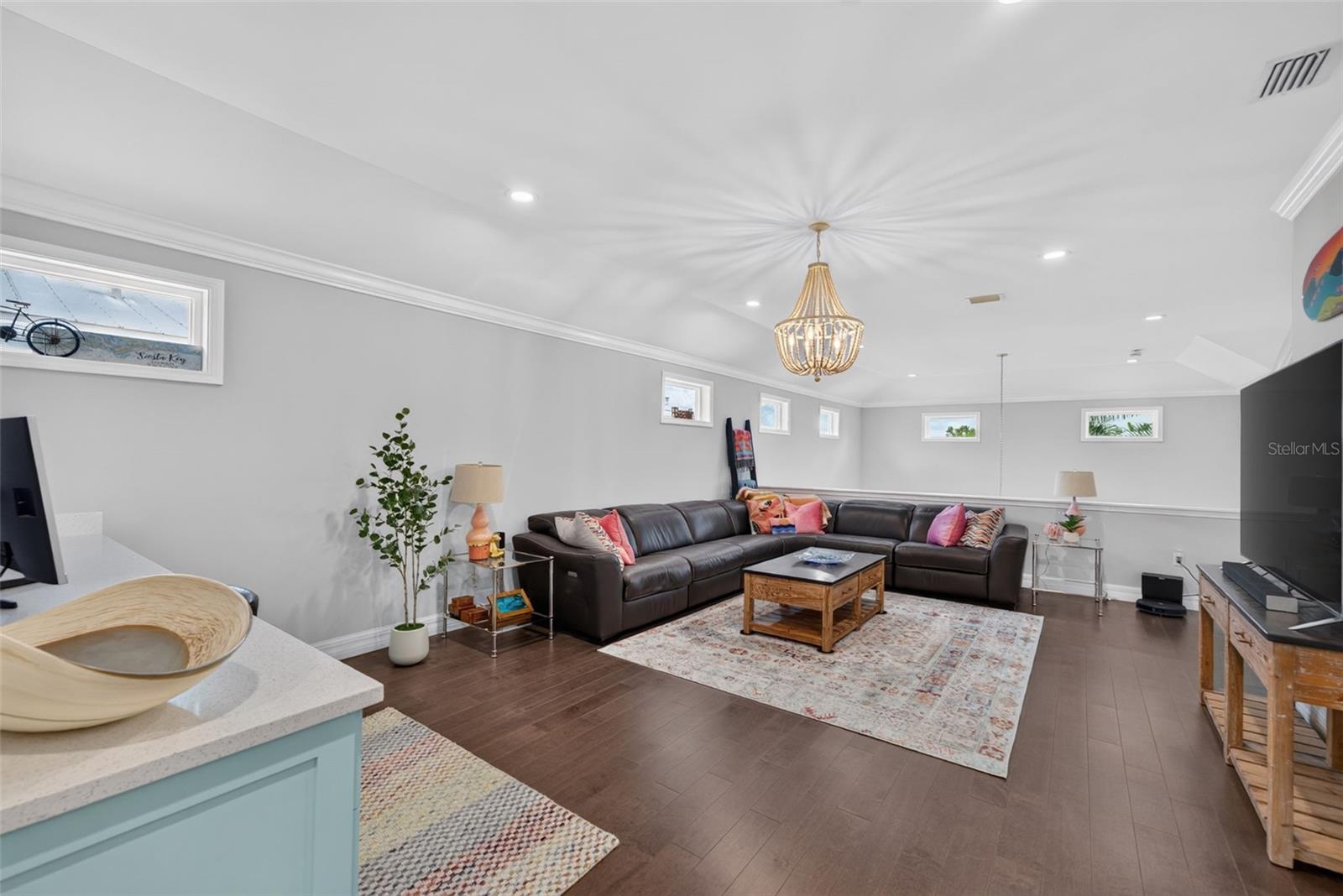 70 ISLAND CIR
