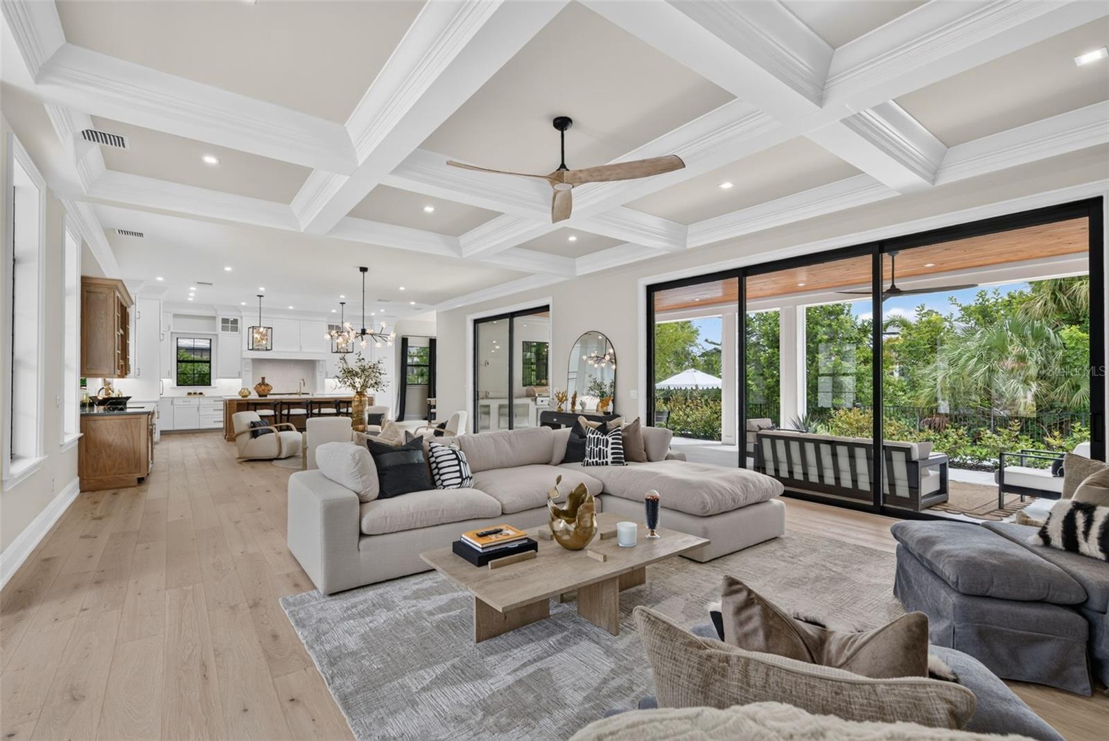 656 TROPICAL CIR
