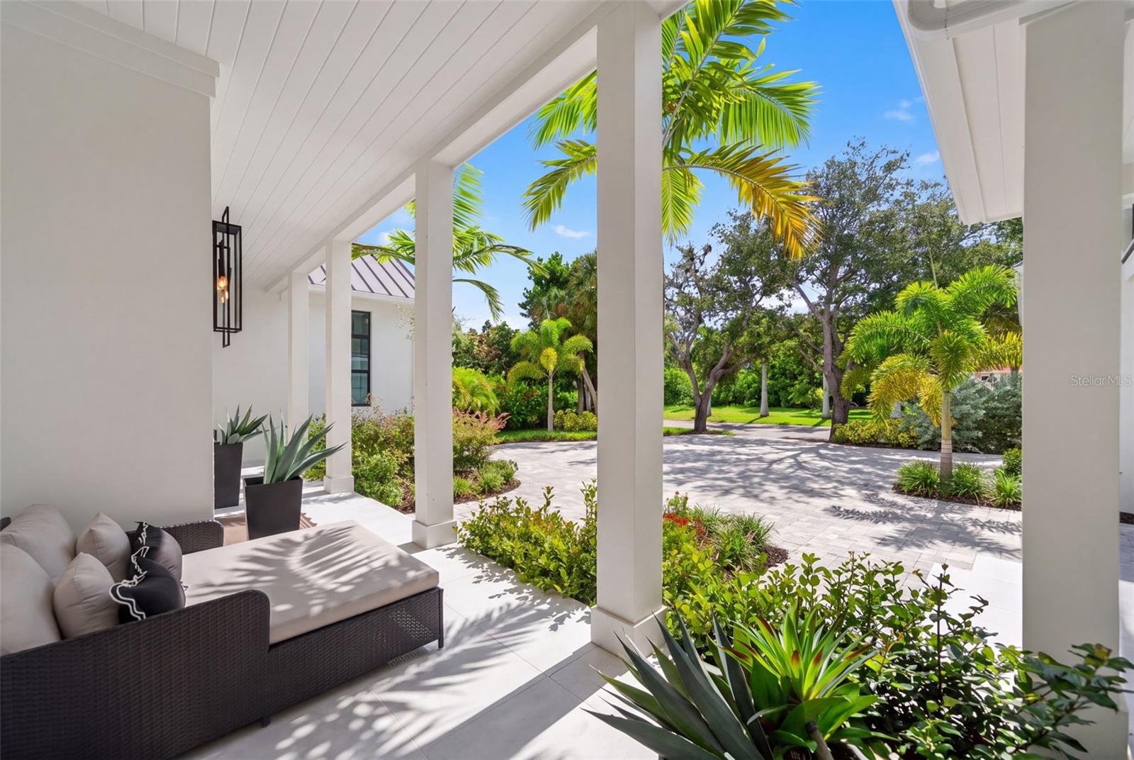 656 TROPICAL CIR