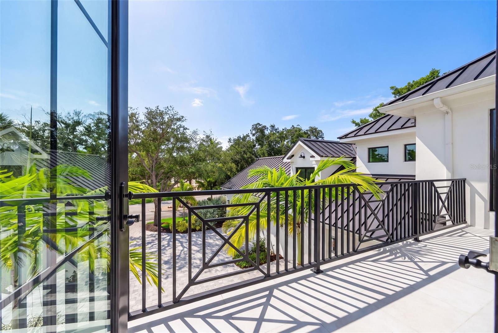 656 TROPICAL CIR