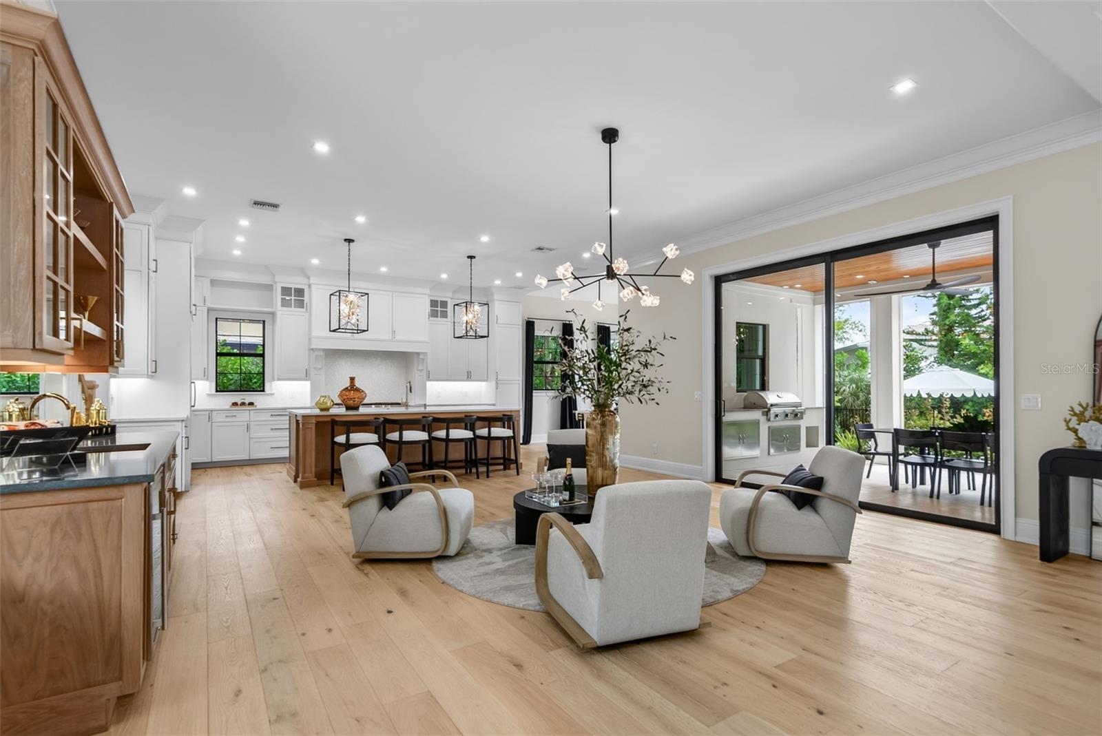 656 TROPICAL CIR