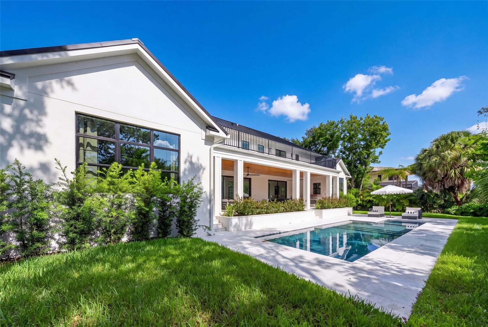 656 TROPICAL CIR