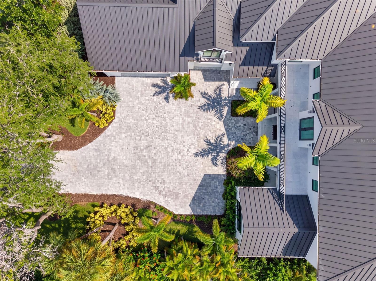 656 TROPICAL CIR