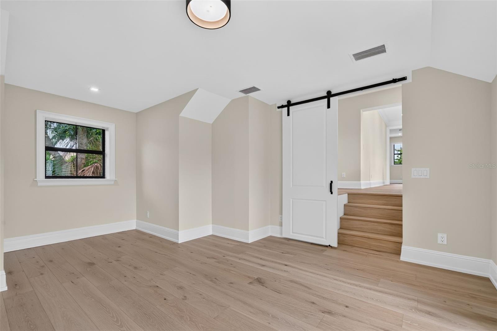 656 TROPICAL CIR
