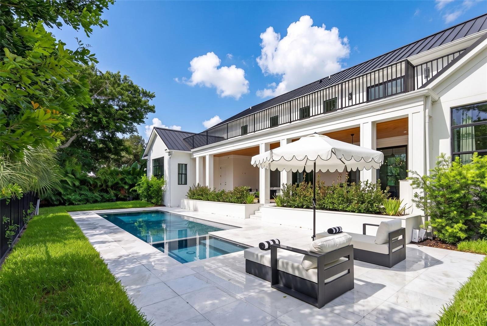656 TROPICAL CIR