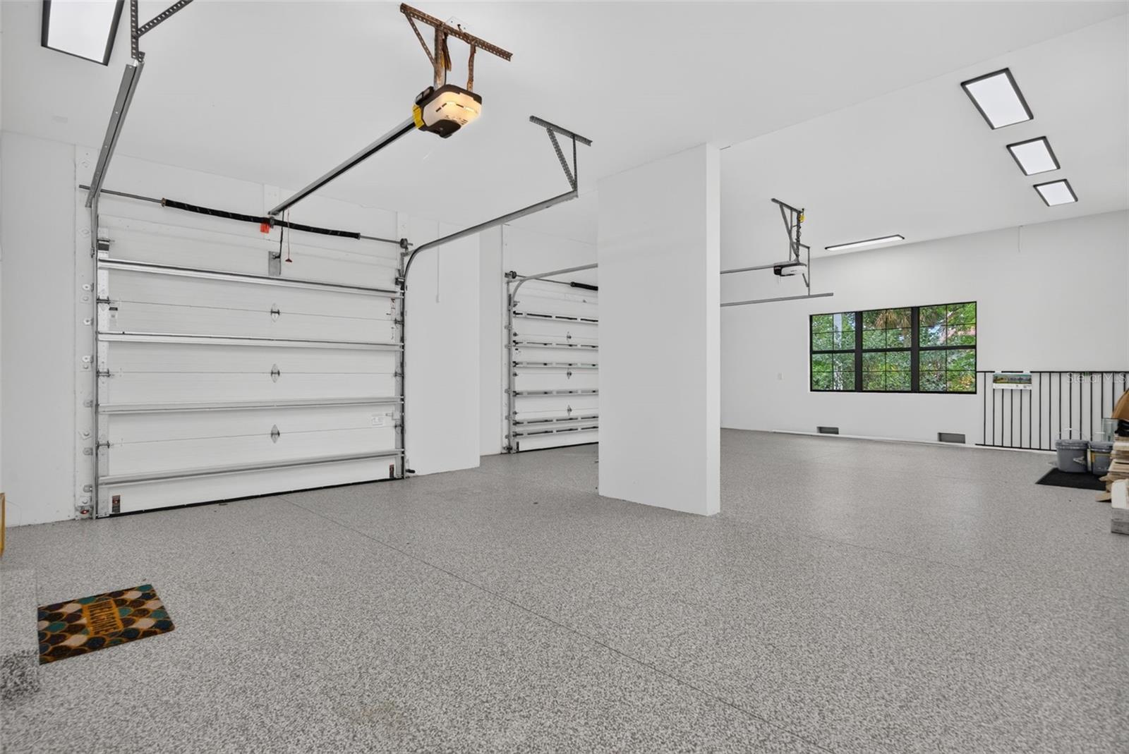 656 TROPICAL CIR