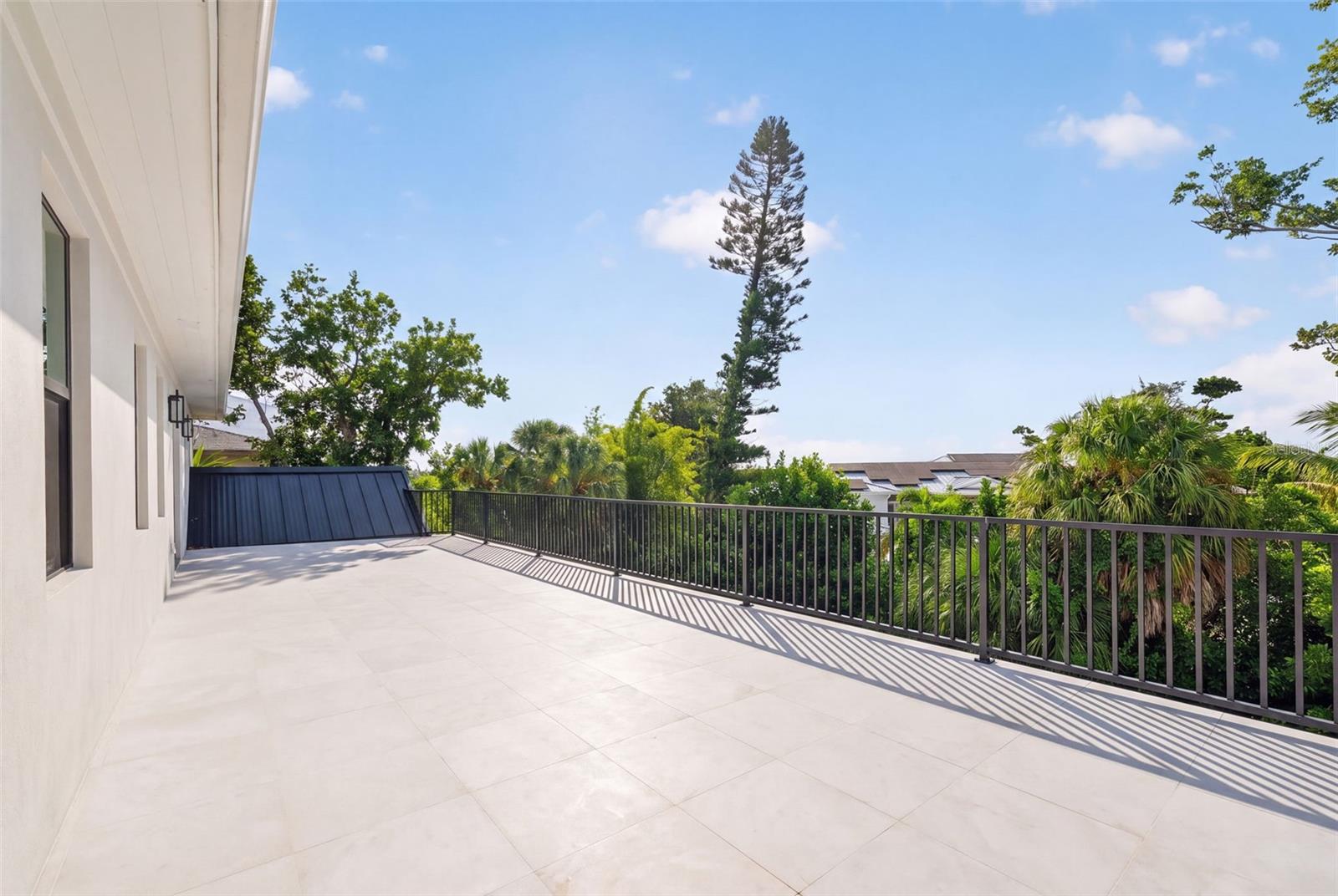 656 TROPICAL CIR
