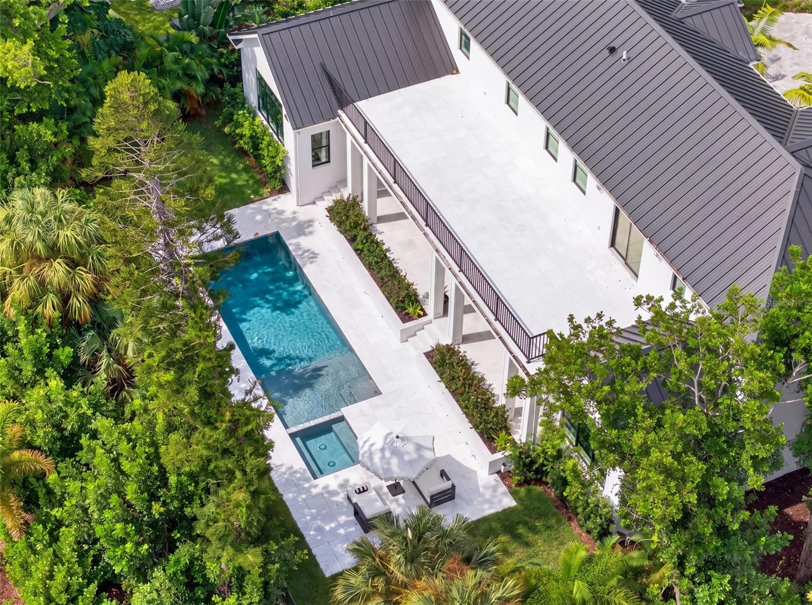 656 TROPICAL CIR