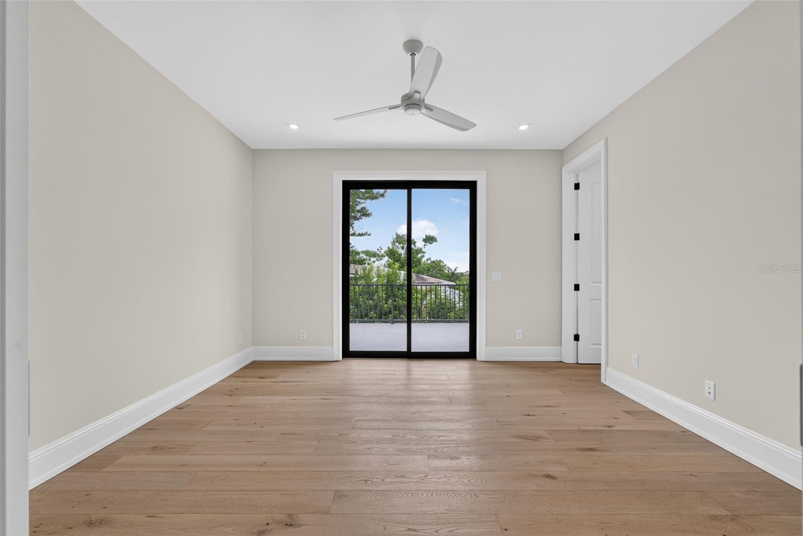 656 TROPICAL CIR