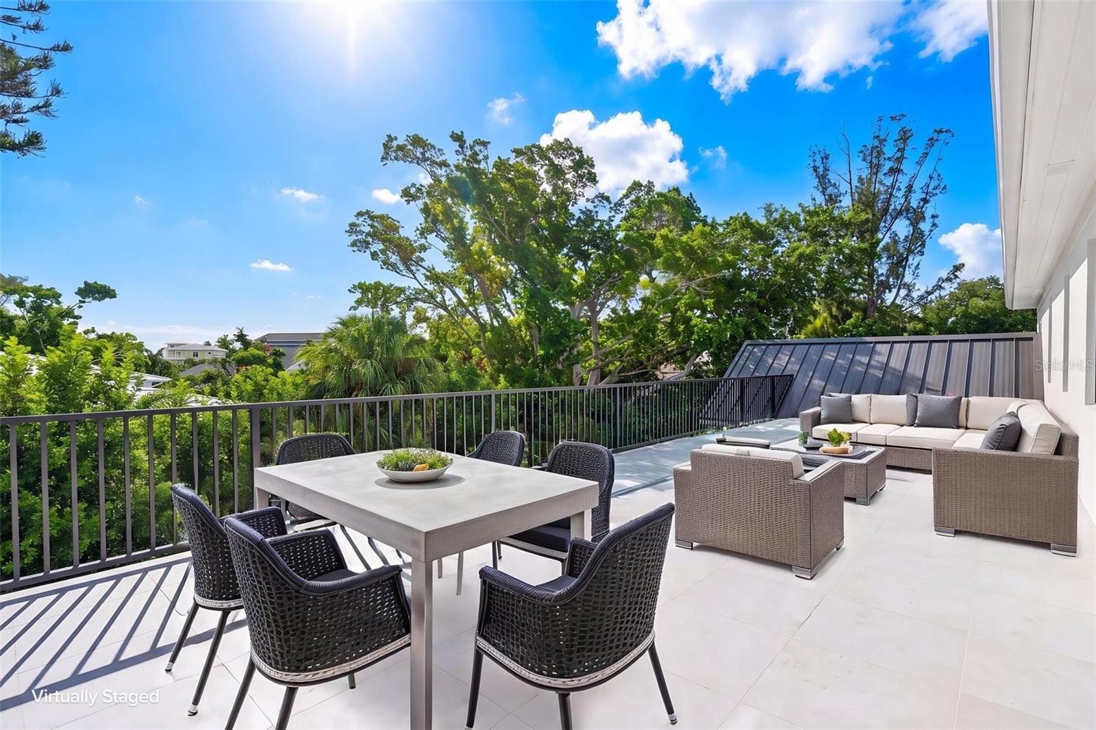 656 TROPICAL CIR