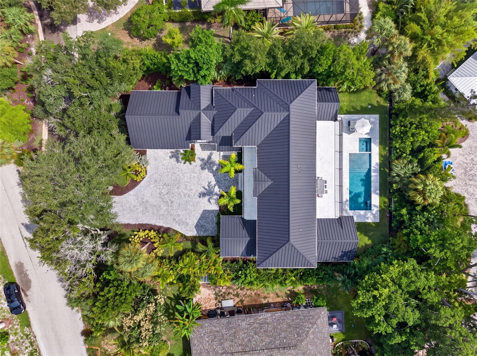 656 TROPICAL CIR