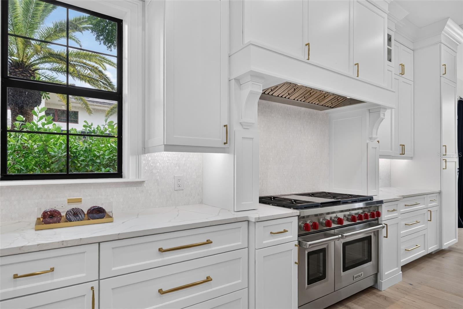 656 TROPICAL CIR