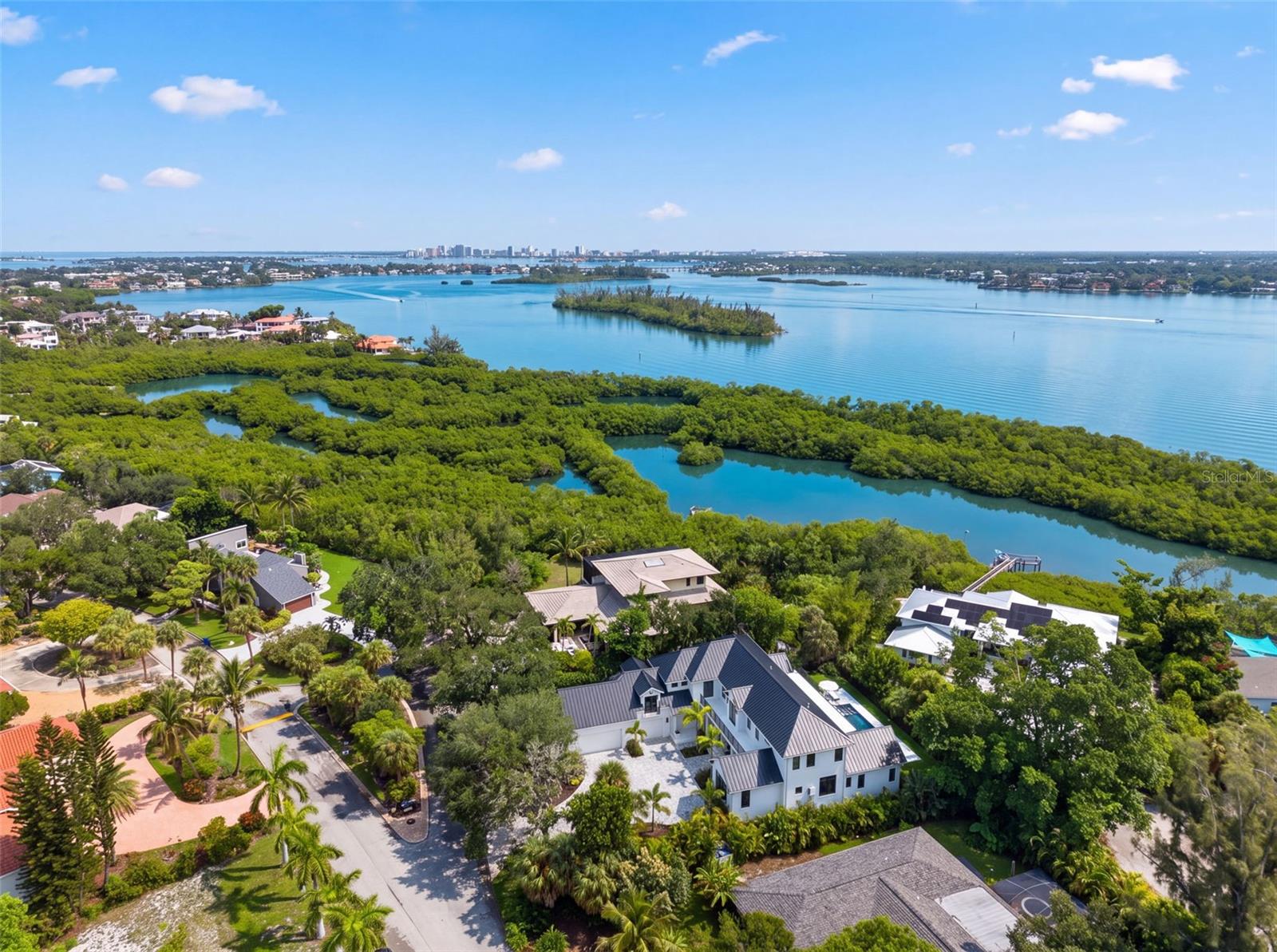 656 TROPICAL CIR