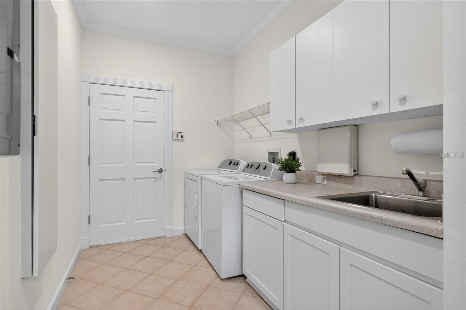 3488 MISTLETOE LN