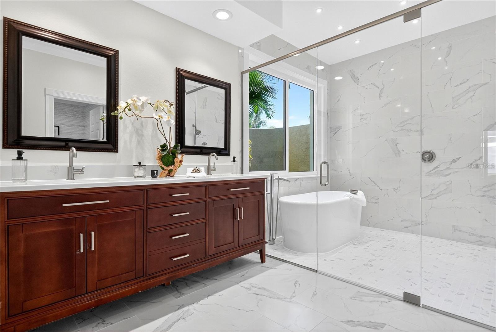 3488 MISTLETOE LN